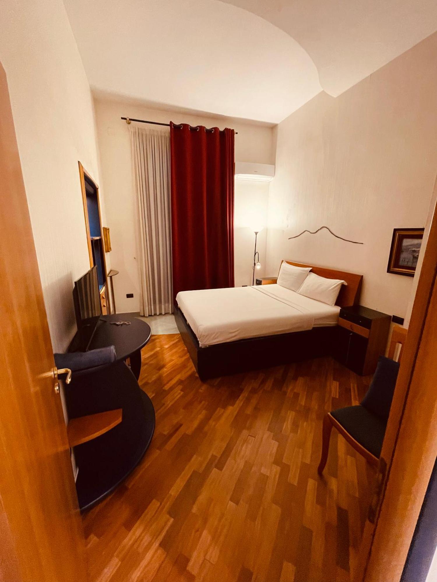 Nova Rooms Napoli Bagian luar foto